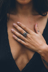 Venus shell pearl ring ~ (blackened silver)