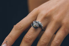 Venus shell pearl ring ~ (blackened silver)