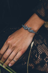 Conjoined Seahorse Bangle (Blackened Silver)