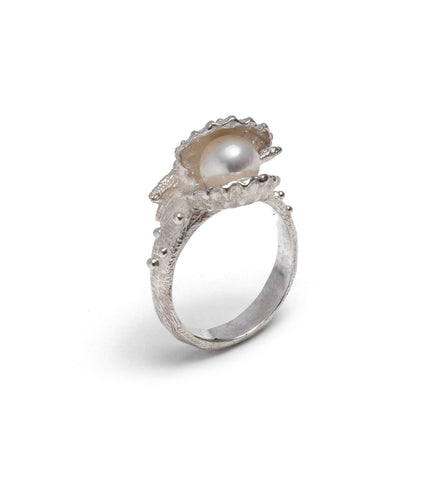 Venus pearl ring ~ (polished silver)