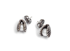 Clam shell pearl earrings ~ (blackened silver)